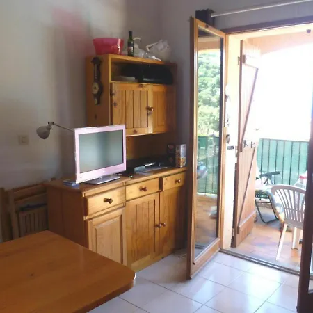 2p Avec Piscine Et Terrasse A - Fr-1-226b-300 *